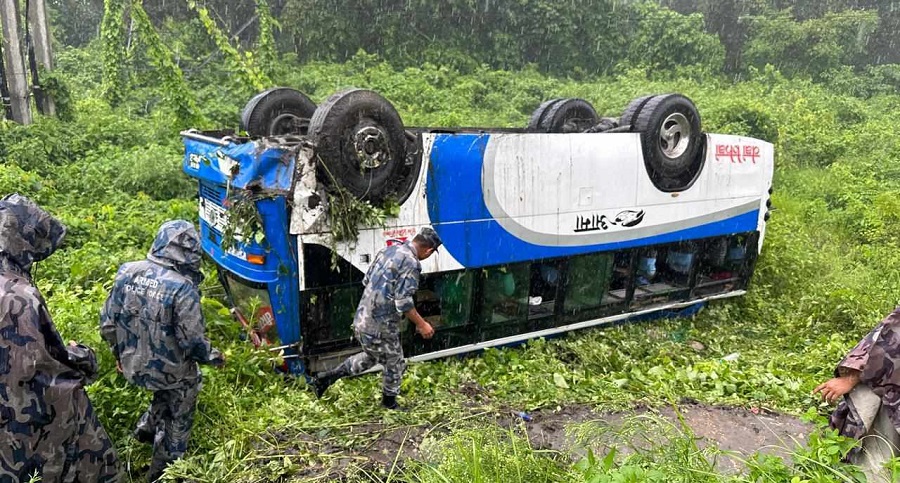 बारामा बस दुर्घटना : १३ घाइते, दुईको अवस्था गम्भीर