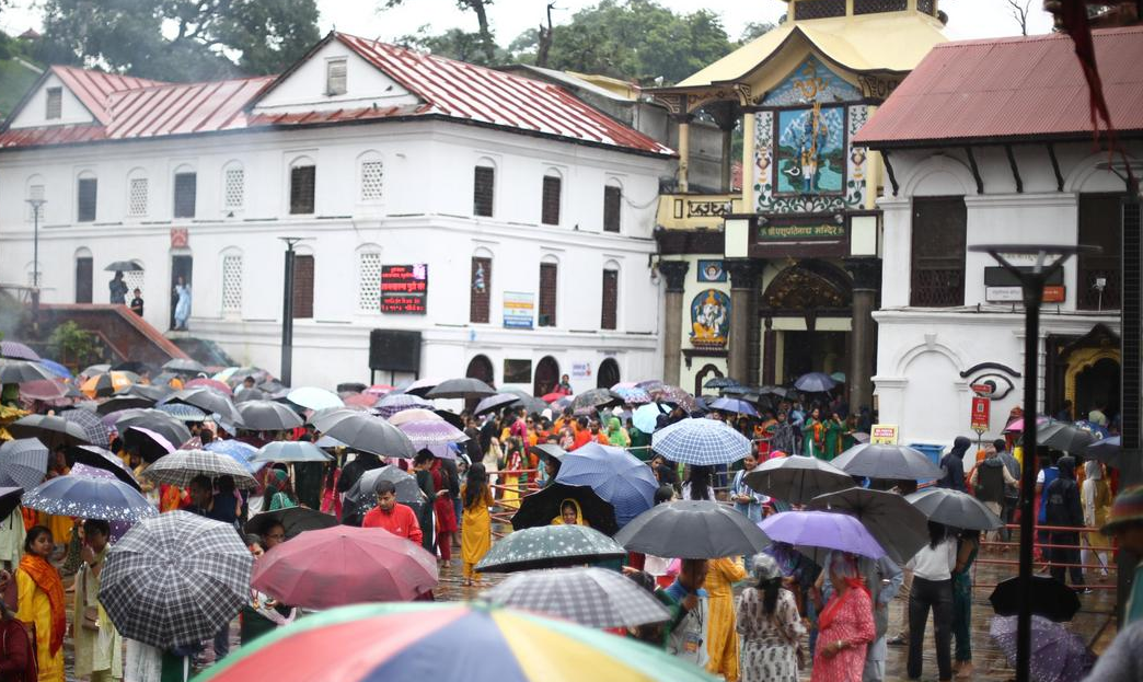 आज साउनको पहिलो सोमबार, पशुपतिसहित देशभरका शिवालयमा भक्तजनको घुइँचो