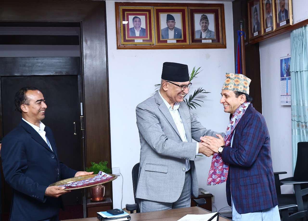 पोखरेलले लिए बीमा प्राधिकरण अध्यक्षको सपथ