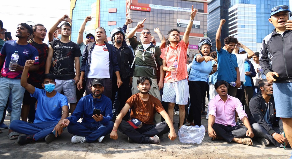 उपत्यकाका तीनवटै जिल्लामा कर्फ्यु आदेश जारी : पालना गर्न आग्रह, अवस्था भयावह