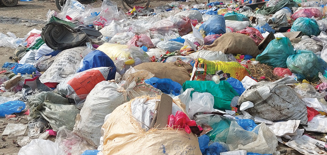 प्लाष्टिकजन्य फोहोर बाल्न निषेध : बाले १० हजार जरिवाना