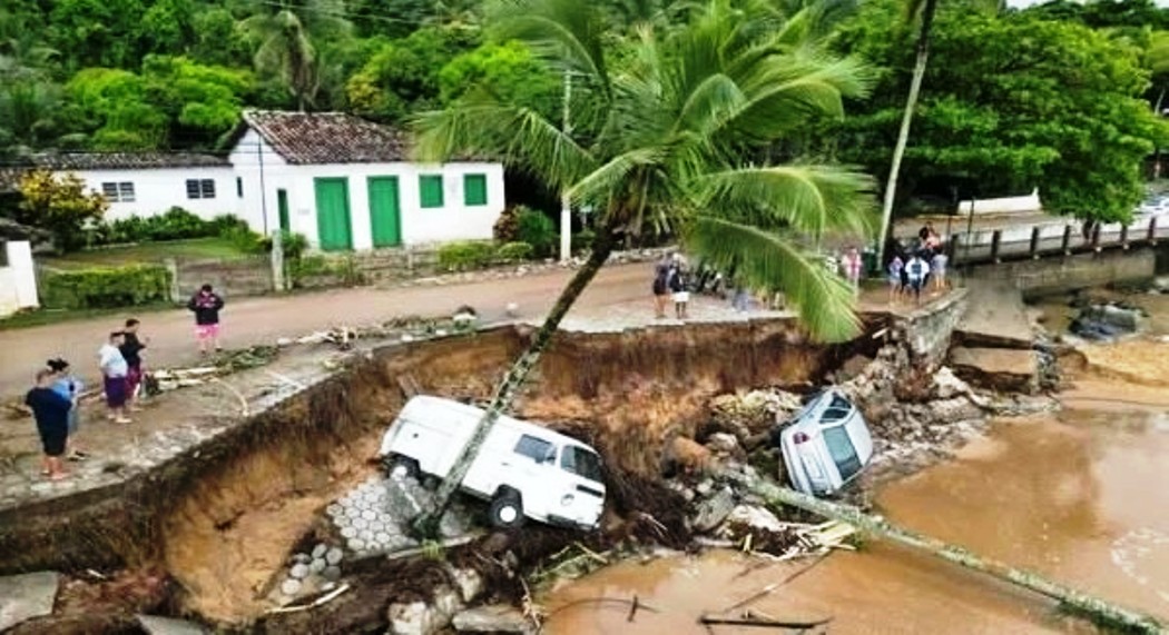 इन्डोनेसियामा भीषण बाढी–पहिरो: १६४ जनाको मृत्यु, ७९ जना अझै बेपत्ता