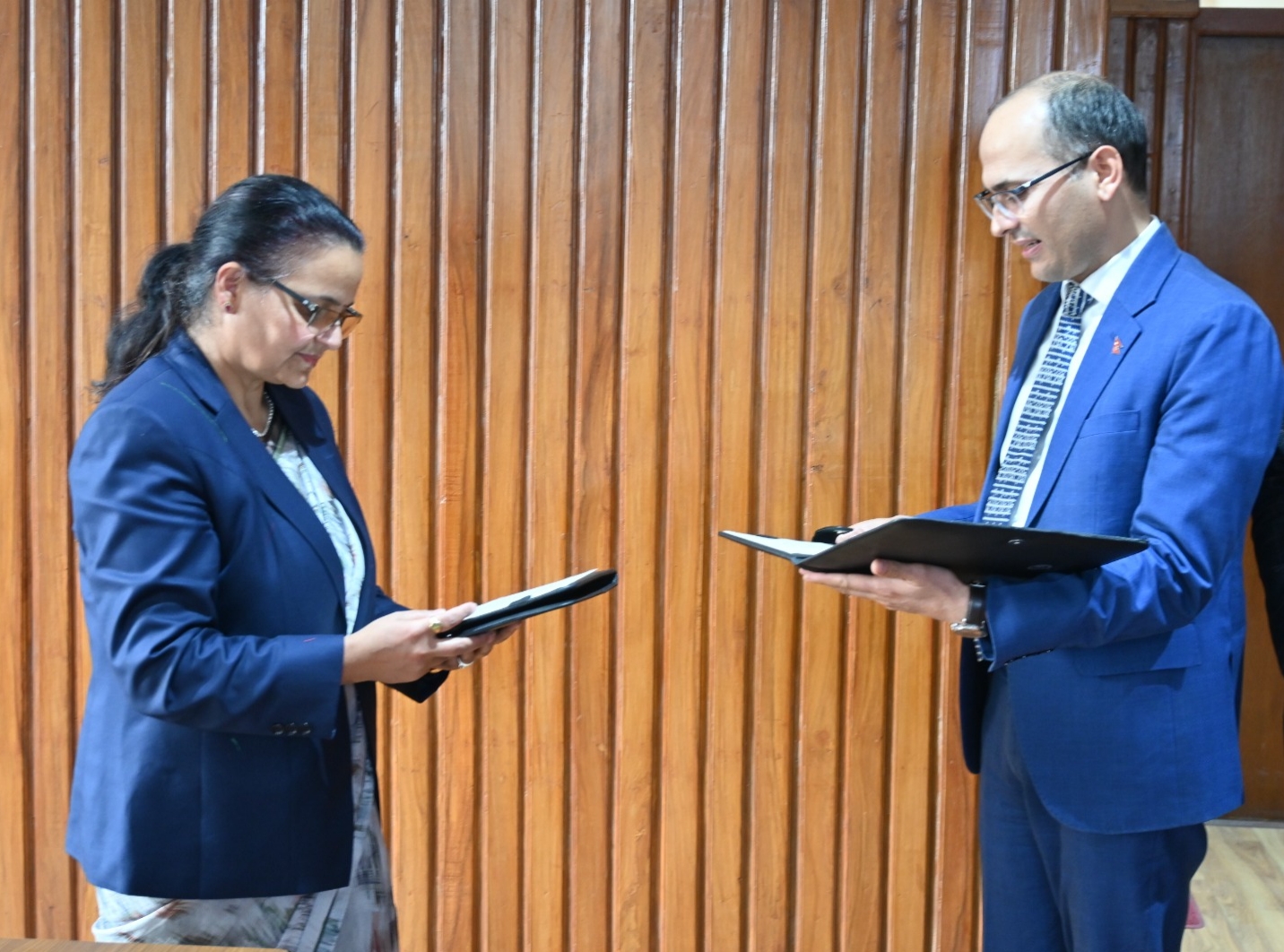 नेपाल पुनर्बीमा कम्पनीका अध्यक्ष लम्सालद्वारा पद तथा गोपनीयताको शपथ ग्रहण