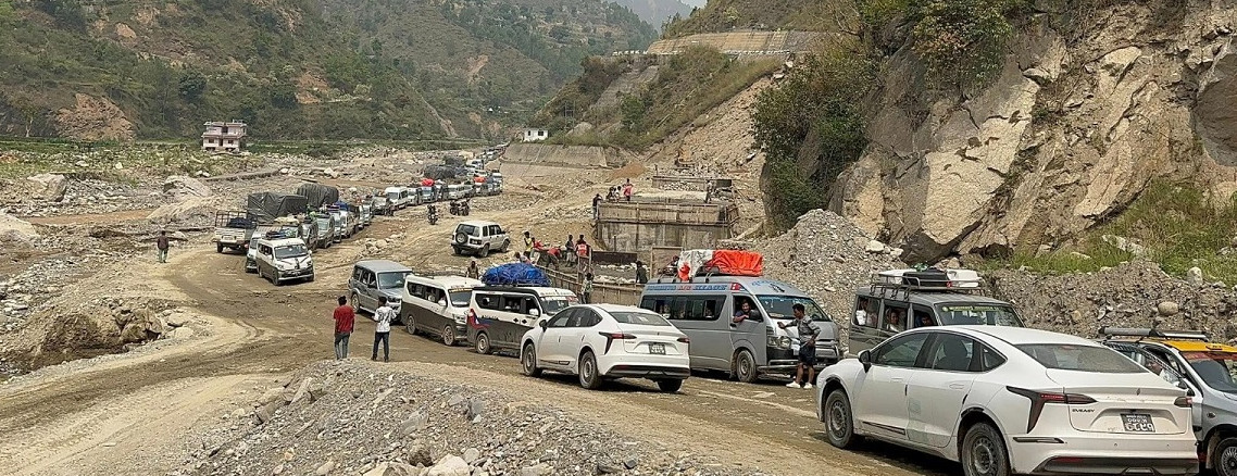 २४ घण्टामै पुनः अवरुद्ध बीपी राजमार्ग, वर्षासँगै यात्रा अनिश्चित
