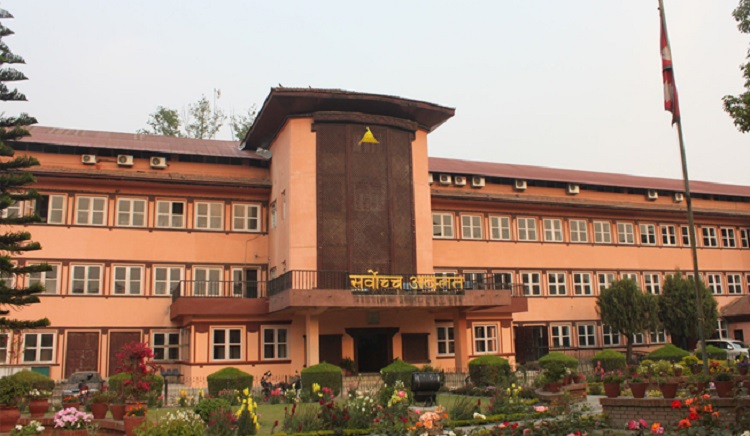 बैंकका सञ्चालक र सीईओमाथि सर्वोच्चको कडा व्याख्या, राष्ट्र बैंकको कारबाहीले ५ वर्षसम्म अयोग्य ठहरिन सक्ने