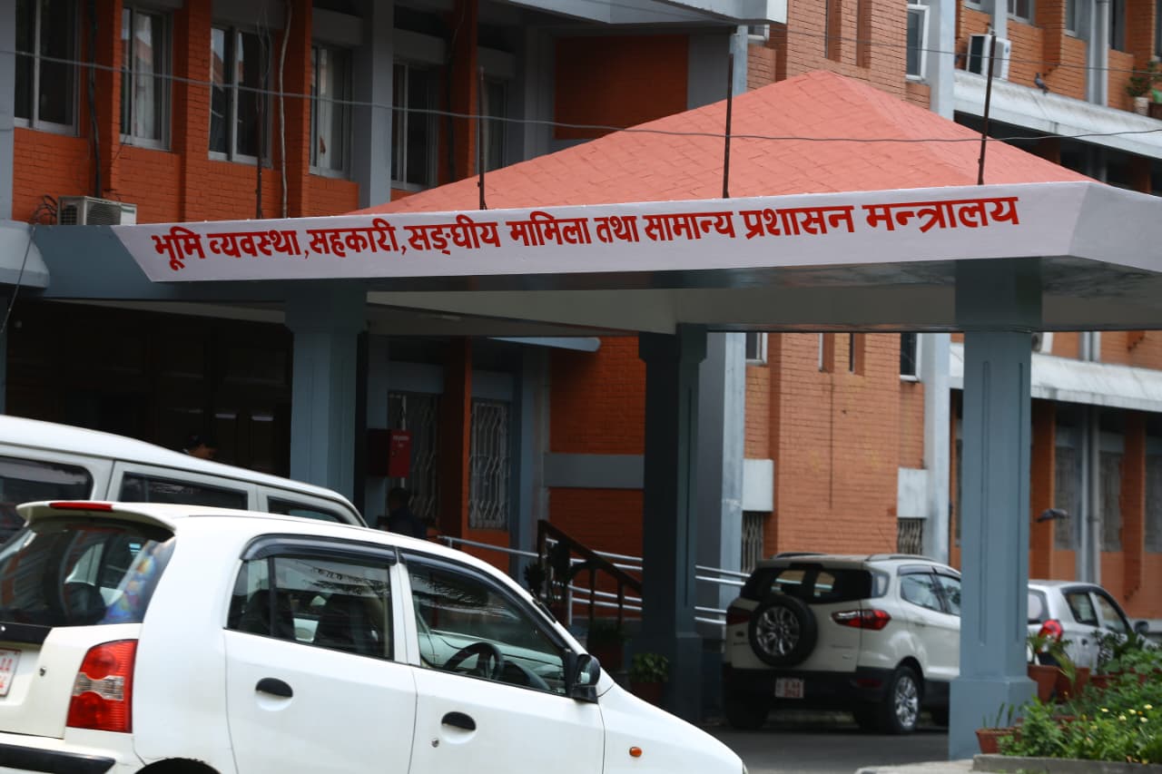 वित्तीय अनियमितता र कमजोर नियमनले सहकारीप्रतिको विश्वास घट्दै