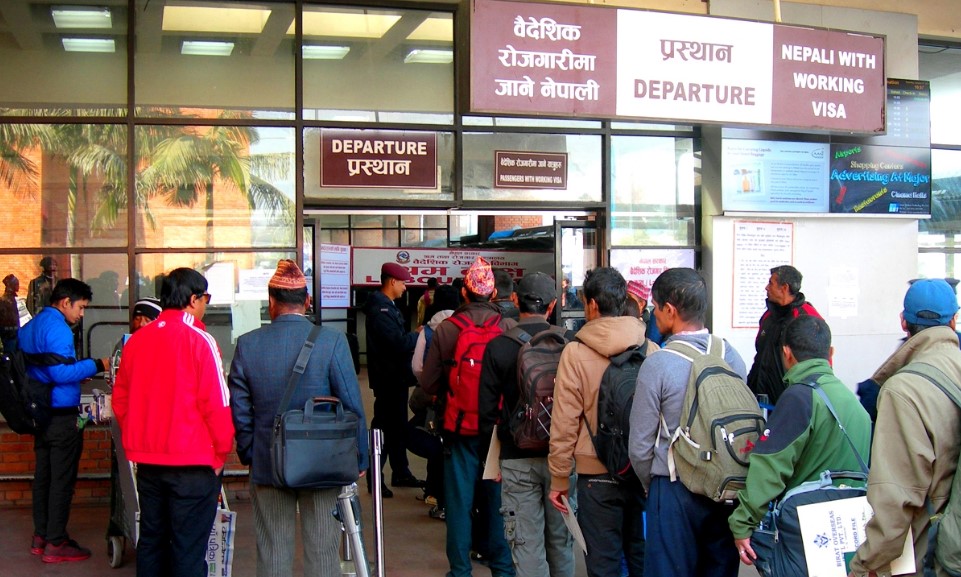 वैदेशिक रोजगारीमा जाने श्रमिकसँग १ प्रतिशत कर लिने सरकारको निर्णय
